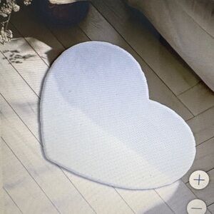 Mon Chateau Faux Fur Shaped Rug: Heart - NWT